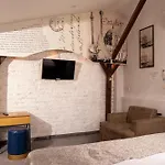 Corner Hot