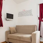 Corner Hot