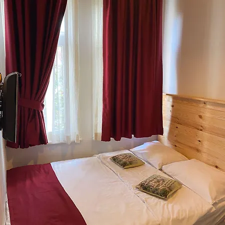 Corner Hot Istanboel