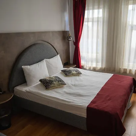 Corner Hot איסטמבול