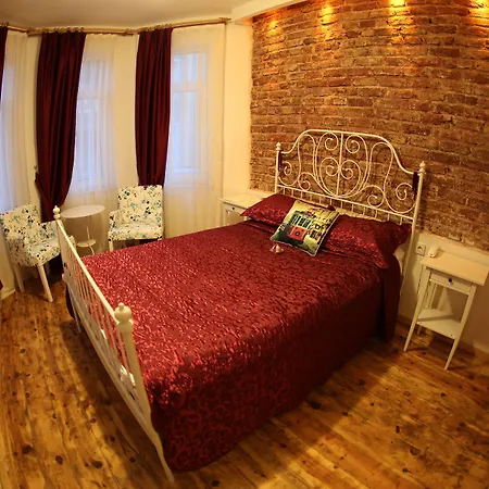 Corner Hot איסטמבול