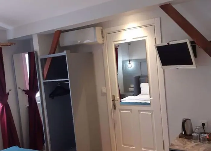 كورنر هوت فندق 3*