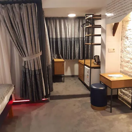 מלון Corner Hot 3*