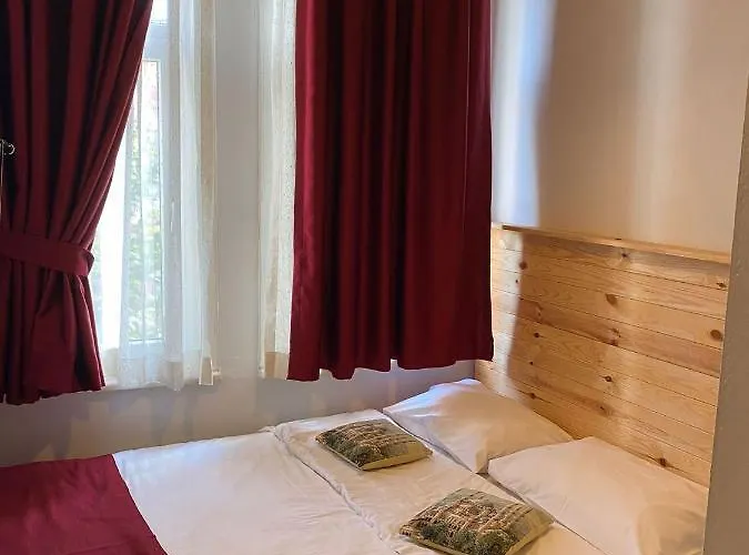 Отель Corner Hot 3*