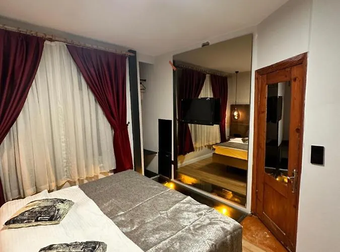 Отель Corner Hot 3*