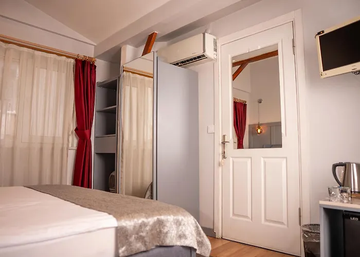 Corner Hot Отель