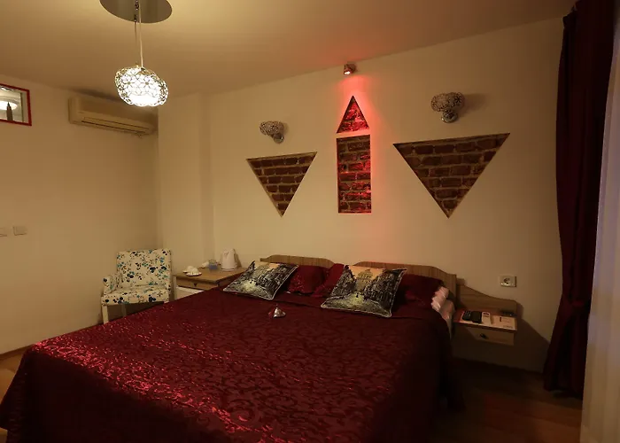 Отель Corner Hot