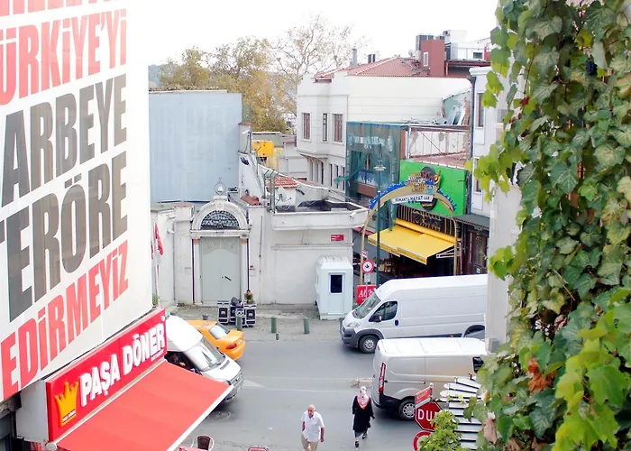 Отель Corner Hot 3*