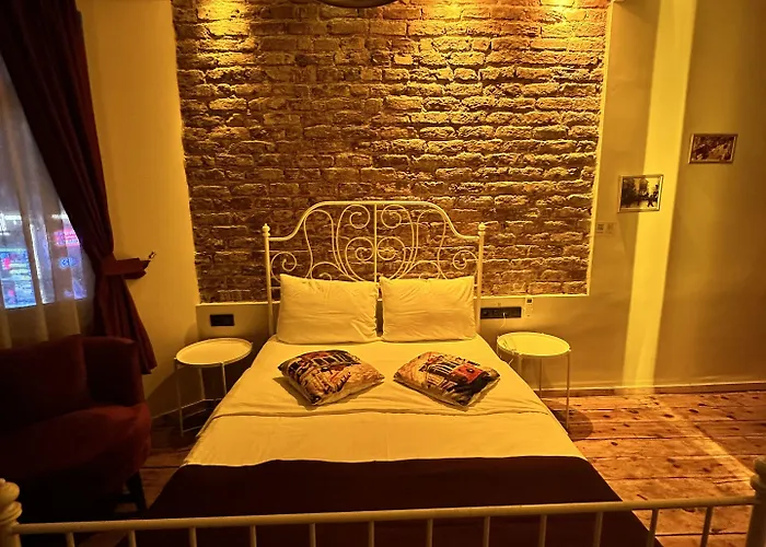 Отель Corner Hot