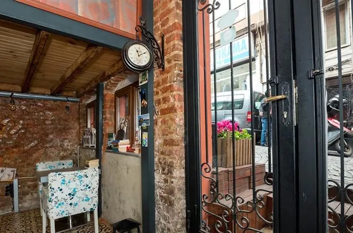 Отель Corner Hot Стамбул