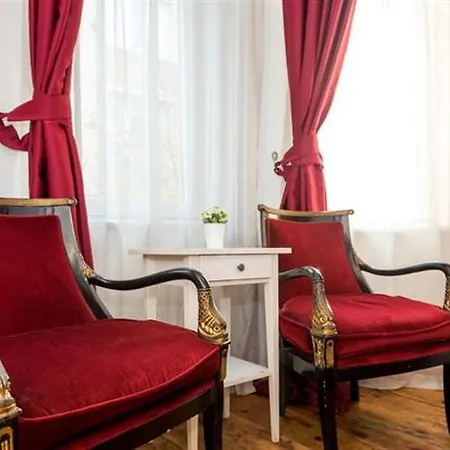 Corner Hot 3*