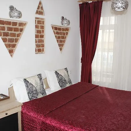Corner Hot 3*